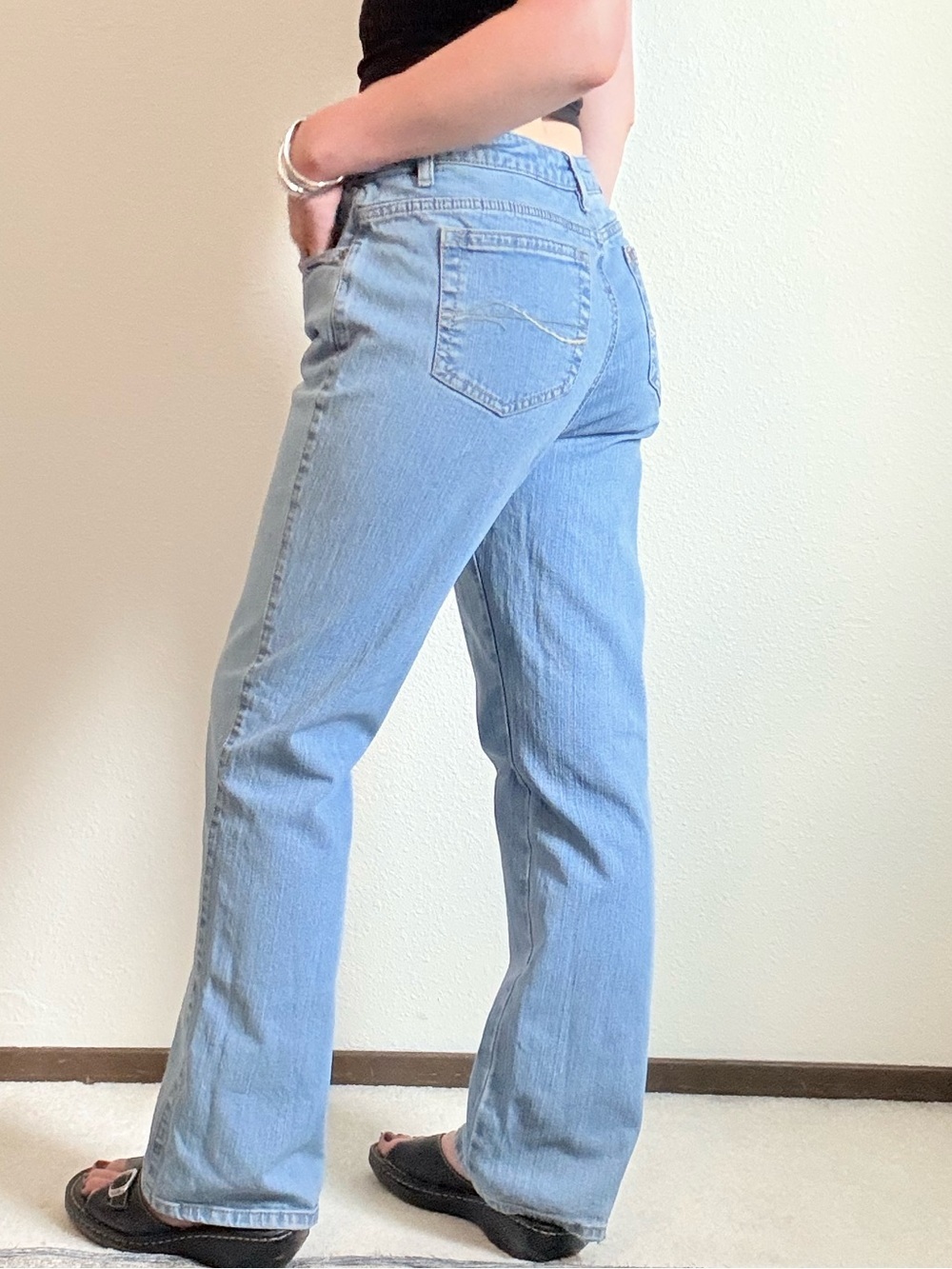 Vintage Aura by Wrangler Mid Rise Relaxed Fit Straight Leg Jeans 90s Scandi Girl
